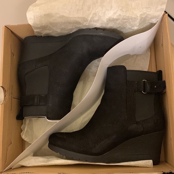 🖤Adorable UGG Booties🖤 - Picture 8 of 9